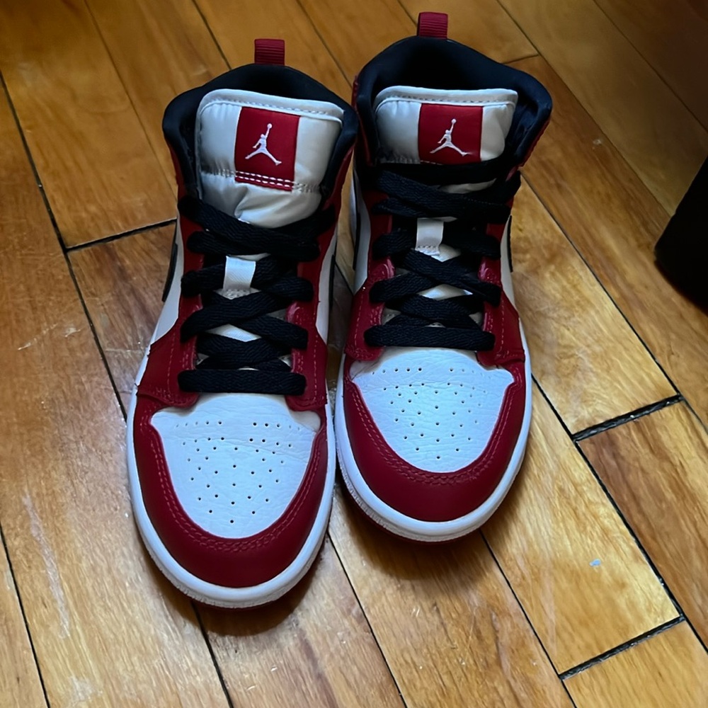 Air Jordan 1 Mid Chicago 2020